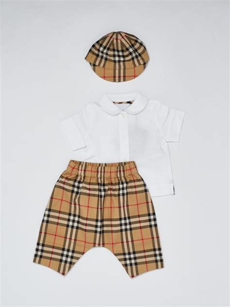 completo elegante neonato burberry|burberry newborn gift set.